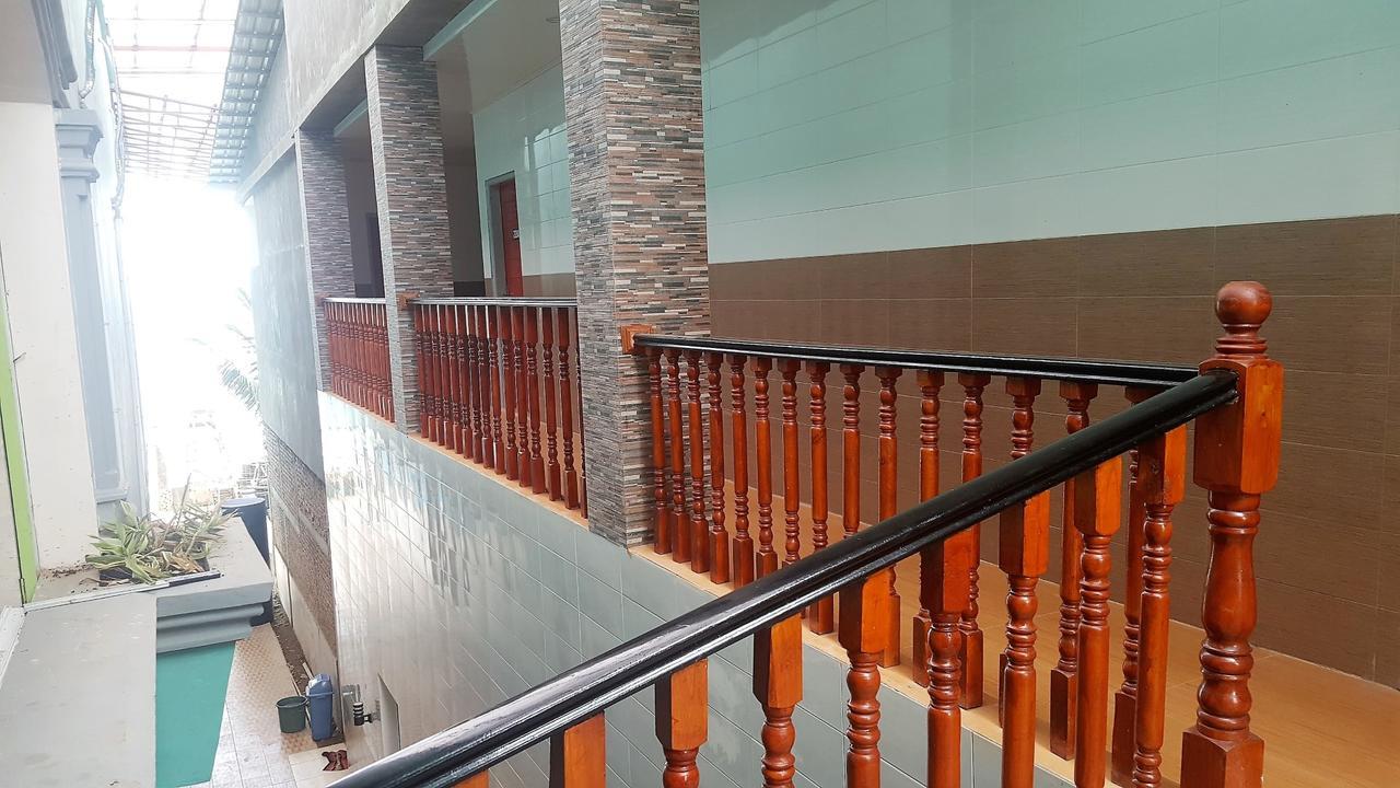 Nasional Hotel Гунунгситоли Екстериор снимка