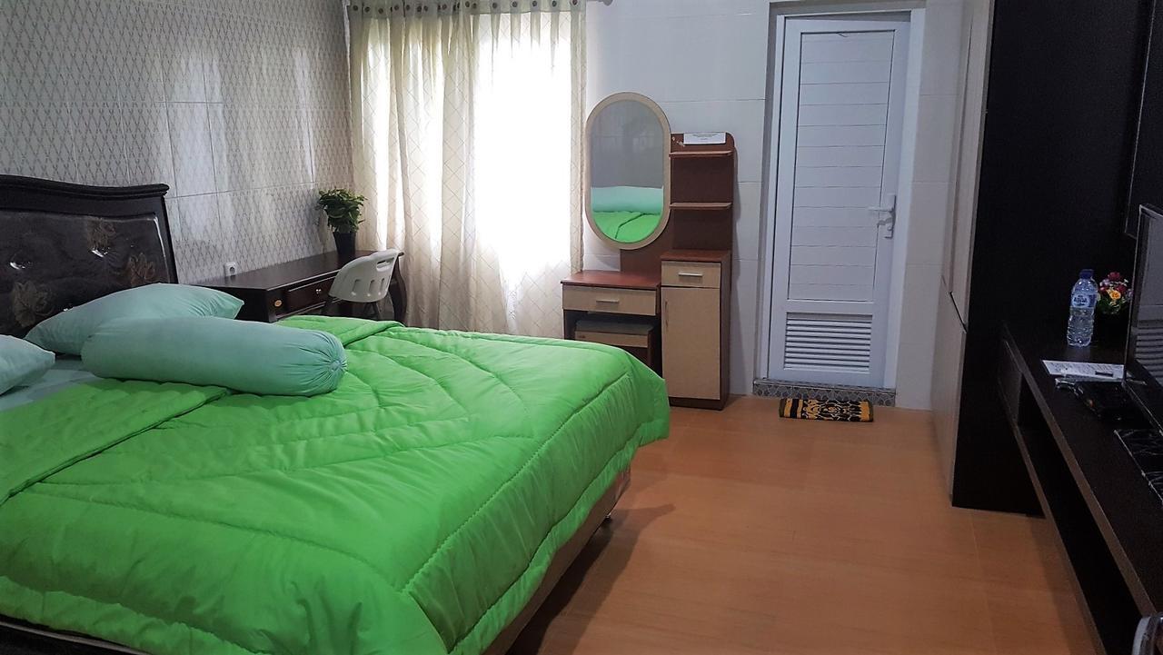 Nasional Hotel Гунунгситоли Екстериор снимка