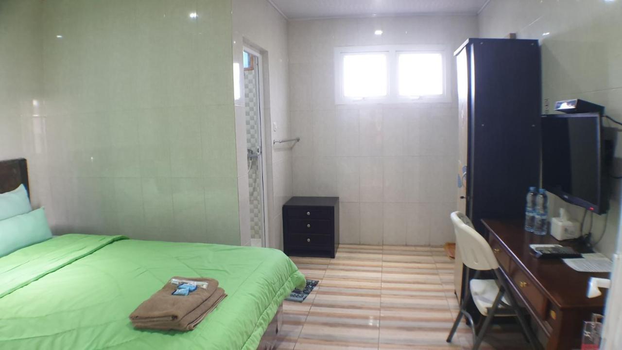 Nasional Hotel Гунунгситоли Екстериор снимка