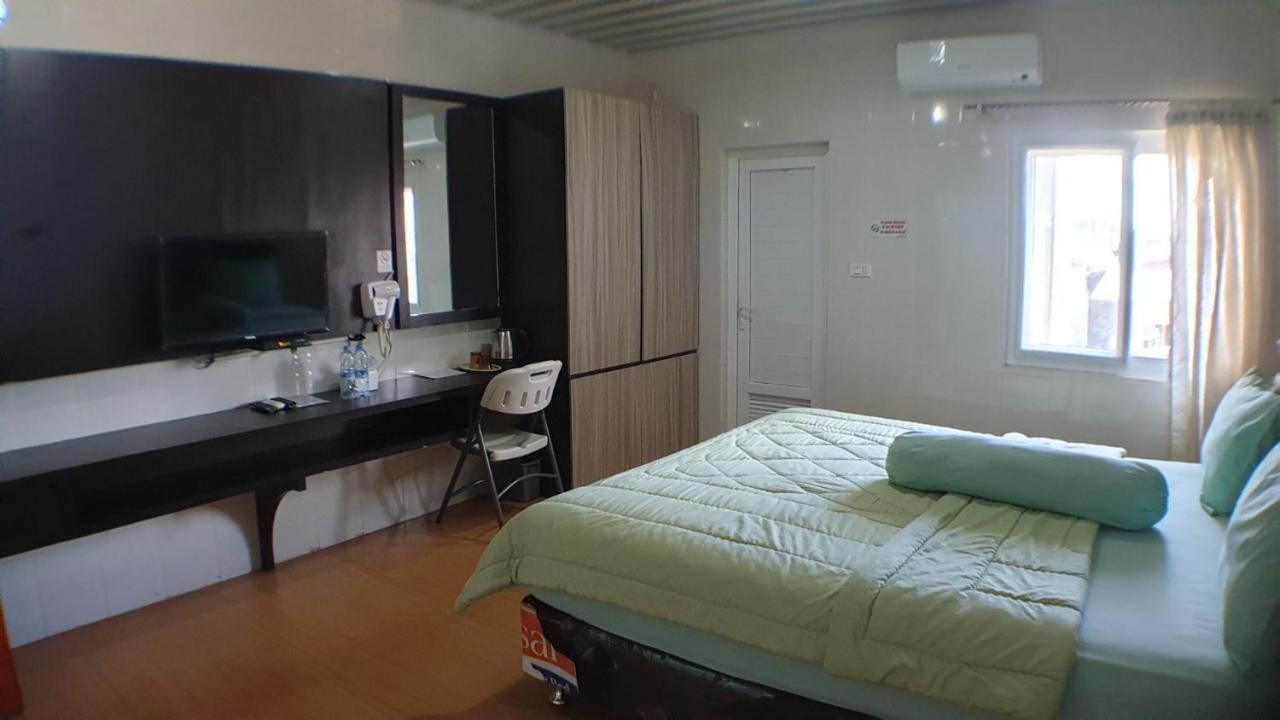 Nasional Hotel Гунунгситоли Екстериор снимка